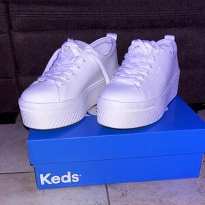 NEW. SZ 7. Keds Classic White Platform Shoes